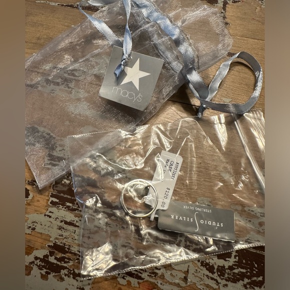 NWT- 925 Sterling silver ring Sz 7 with CZ accents. So dang cute & dainty!! - Picture 3 of 6